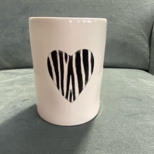 NWT Rae Dunne wild heart with striped heart, ceramic scented jungle guava candle